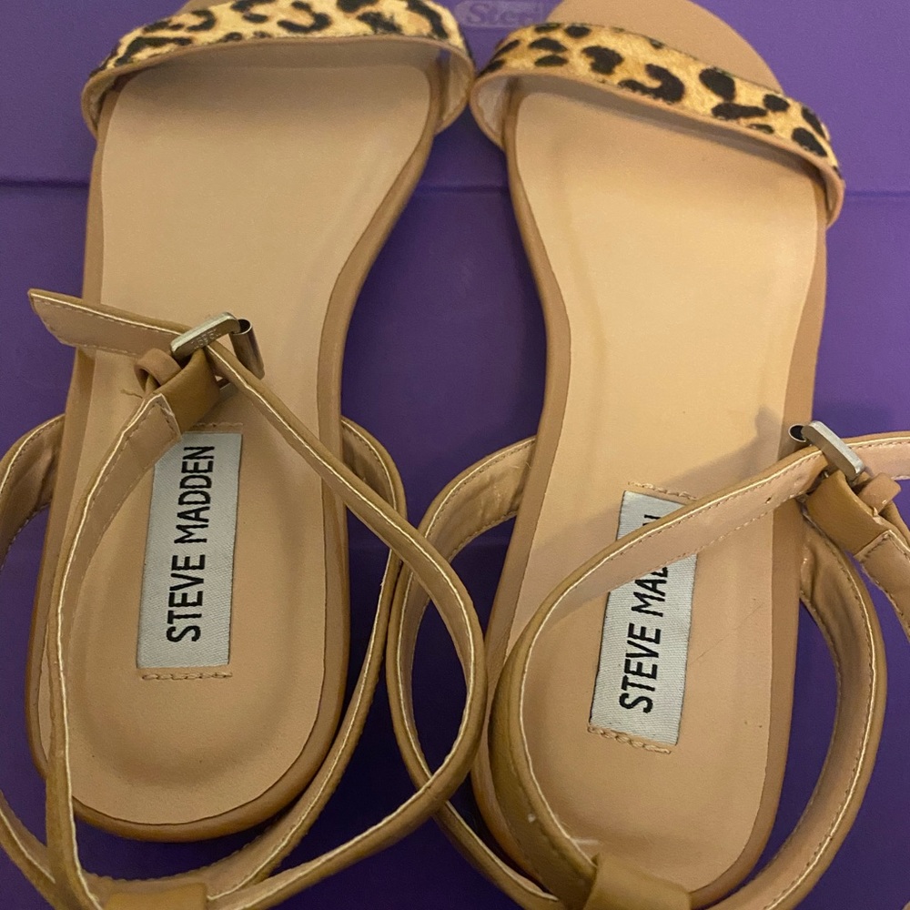Steve Madden neutral sandal size 9